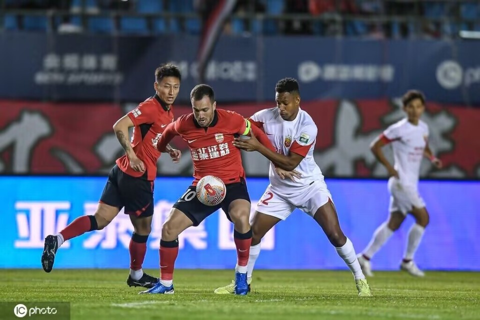 英雄联盟官方直播-风云突变波士顿凯尔特人今夜队长鼓劲，亚冠版图或变，目标明确，更衣室氛围转暖的简单介绍